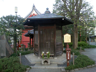 浅草寺の六角堂