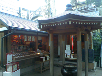 弘明寺の境内