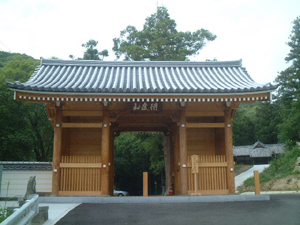 切幡寺の仁王門