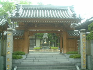 大日寺の仁王門