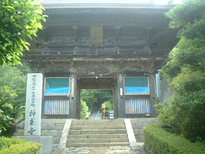 神峰寺の仁王門