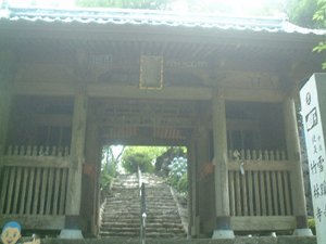 禅師峰寺の仁王門